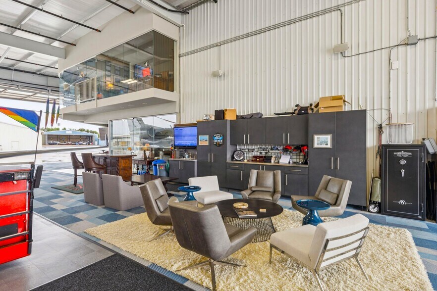 More Photos Of 15809 Addison Rd, Addison Airplane Hangar For Sale