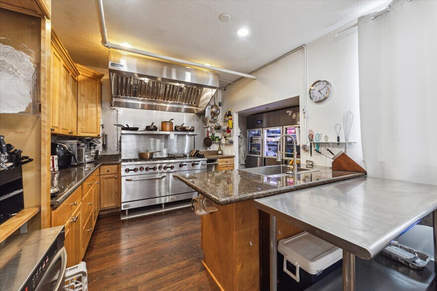 More Photos Of 1502 Market St, Galveston Hospitality For Sale