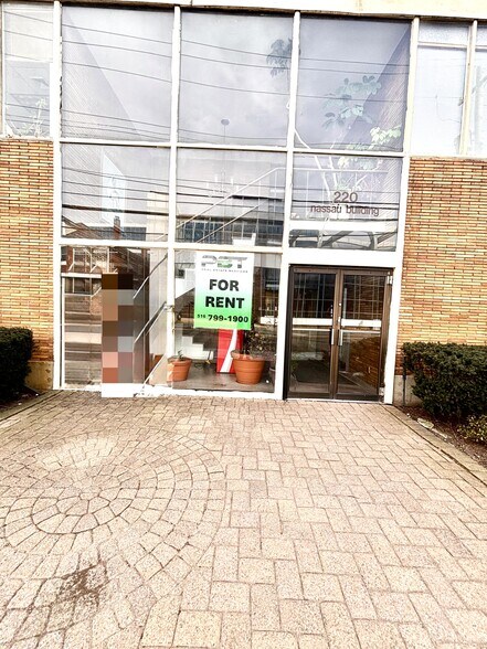 More Photos Of 220 Old Country Rd, Mineola Office For Lease