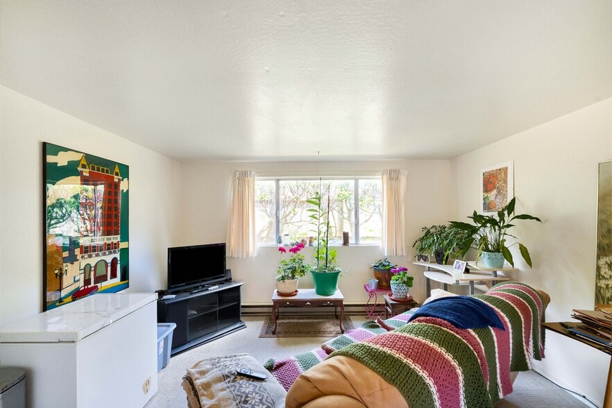 More Photos Of 324 Ackerman Ave, Coos Bay Apartments For Sale