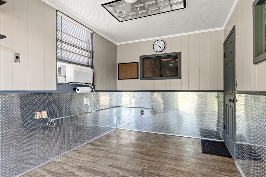 More Photos Of 5044 Edward St, Jacksonville Service For Sale
