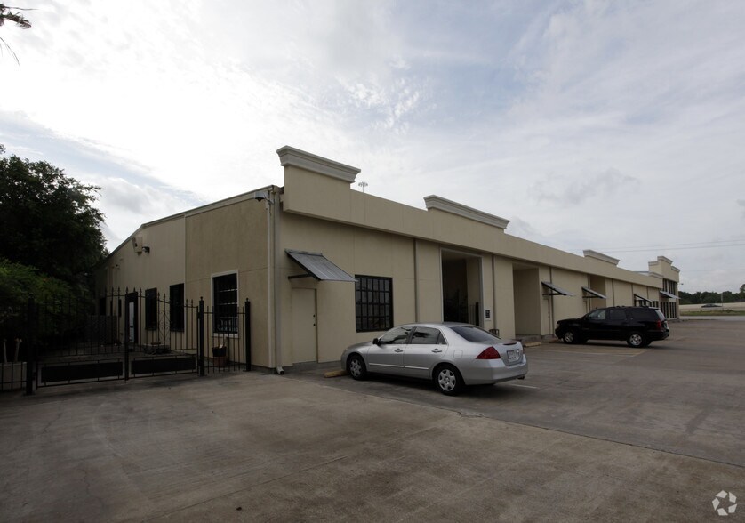 More Photos Of 11522 Old Katy Rd, Houston Freestanding For Lease