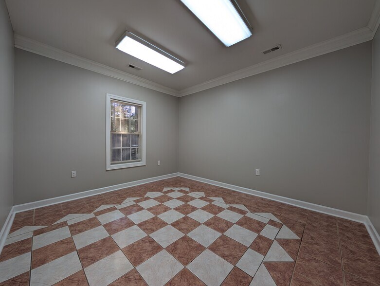 More Photos Of 6511 Creedmoor Rd, Raleigh Office For Lease