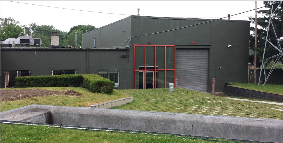 Primary Photo Of 1015 Golf Dr, Bloomfield Hills Manufacturing For Lease