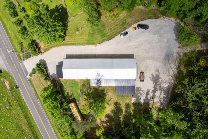 More Photos Of 3250 Dutch Valley Rd, Clinton Distribution For Sale