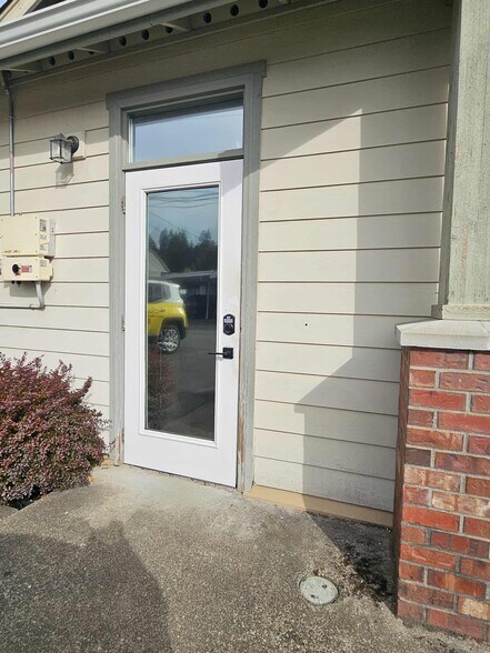 More Photos Of 117 N 8th St, Shelton Office For Lease