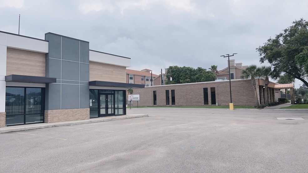 More Photos Of 1199 Nasa Pky, Houston Restaurant For Lease