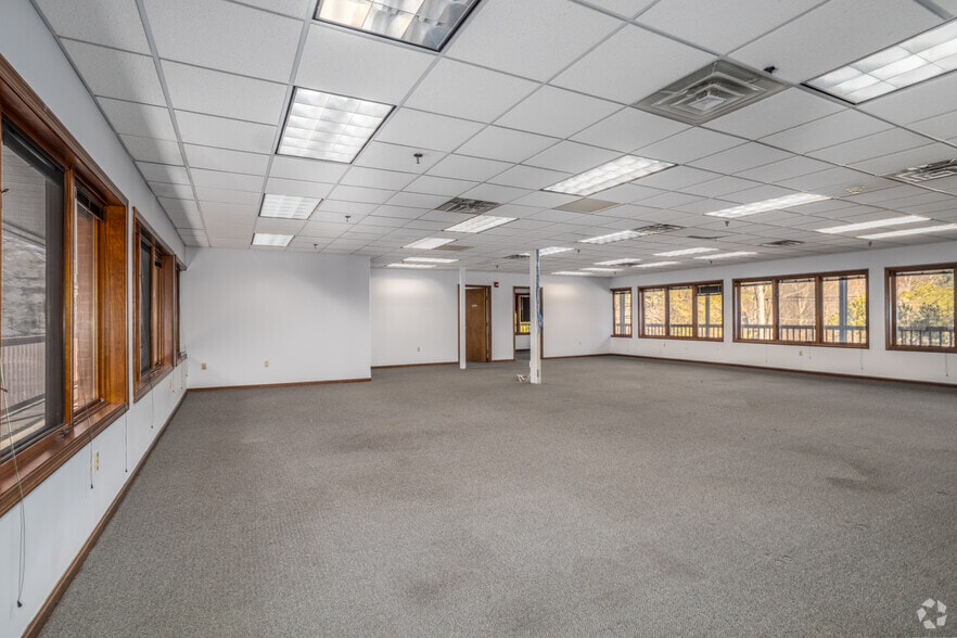 More Photos Of 135 Folly Mill Rd, Seabrook Office For Sale