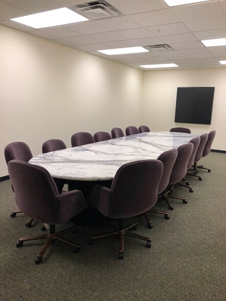 More Photos Of 450 Airport Rd, Elgin Self Storage For Lease