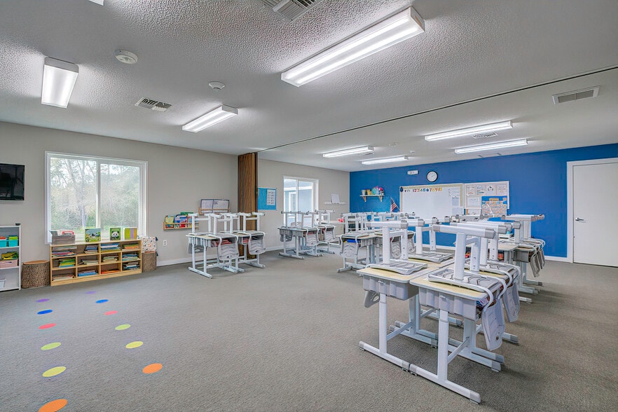 More Photos Of 6001 Deltona Blvd, Spring Hill Schools For Sale