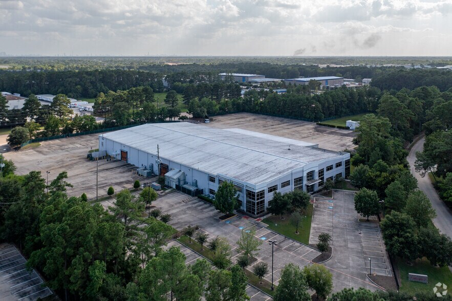 More Photos Of 3950 Interwood S Pky, Houston Warehouse For Lease