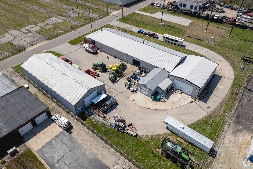 More Photos Of 223 E Patterson St, Tecumseh Warehouse For Sale