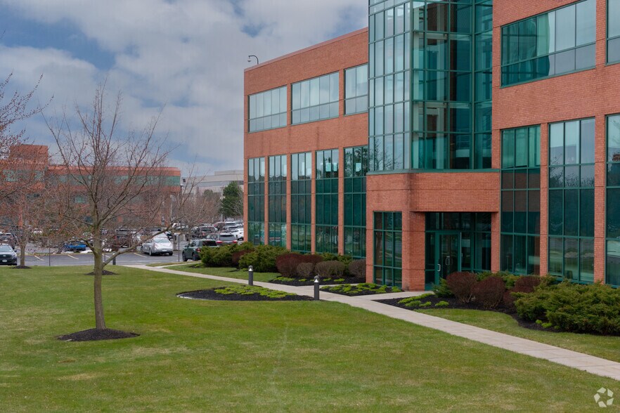 More Photos Of 400 Essjay Rd, Williamsville Office For Lease
