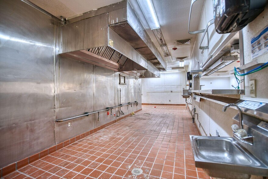 More Photos Of 1900 Ken Pratt Blvd, Longmont Apartments For Lease