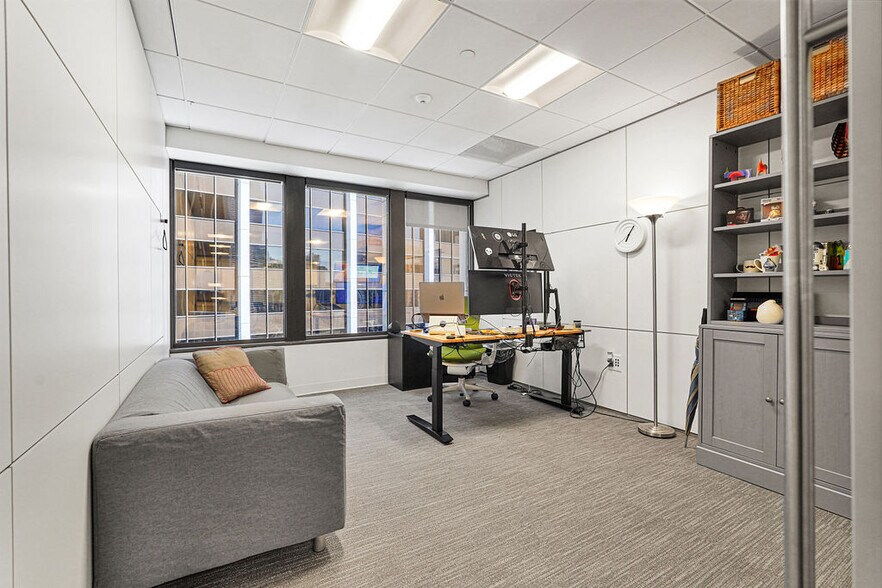 More Photos Of 1 SE 3rd Ave, Miami Office For Lease