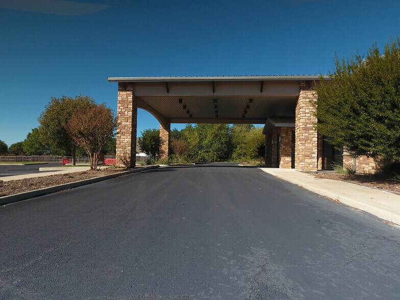 More Photos Of 601 Old Base Rd, Aurora Religious Facility For Sale