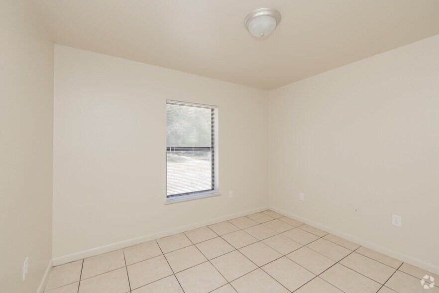 More Photos Of 125 N Davis Ln, Defuniak Springs Apartments For Sale