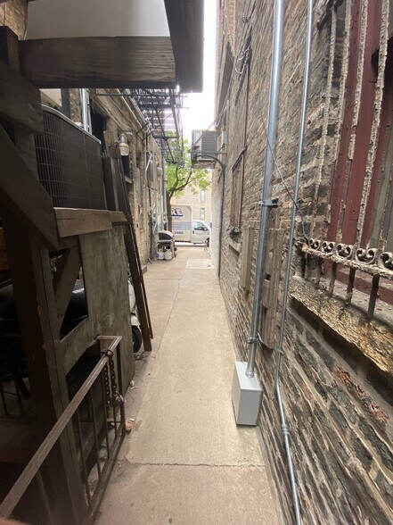 More Photos Of 806 W Armitage Ave, Chicago Loft Creative Space For Lease