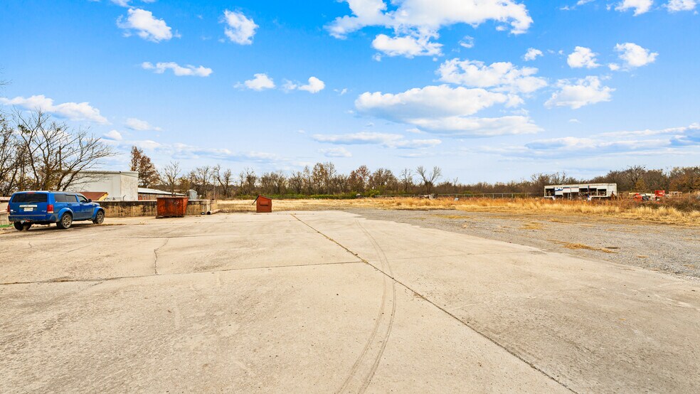 More Photos Of 1107-1111 W Shawnee St, Muskogee Auto Repair For Sale