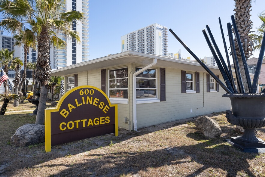 More Photos Of 600 Oakridge Blvd, Daytona Beach Apartments For Sale