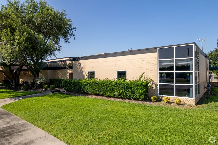 More Photos Of 14650 Old Galveston Road (Hwy 3), Webster Schools For Sale