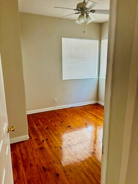 More Photos Of 2111 W North B St, Tampa Specialty For Sale