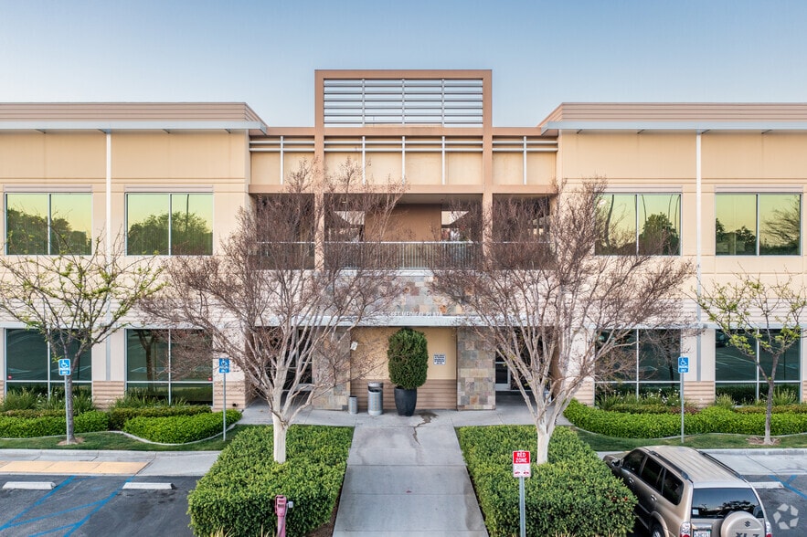 More Photos Of 2010 E 1st St, Santa Ana Medical For Lease