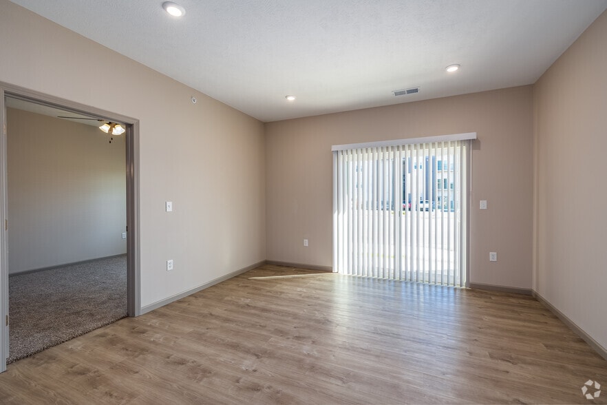 More Photos Of 106 E Greenbriar Dr, Nixa Apartments For Sale