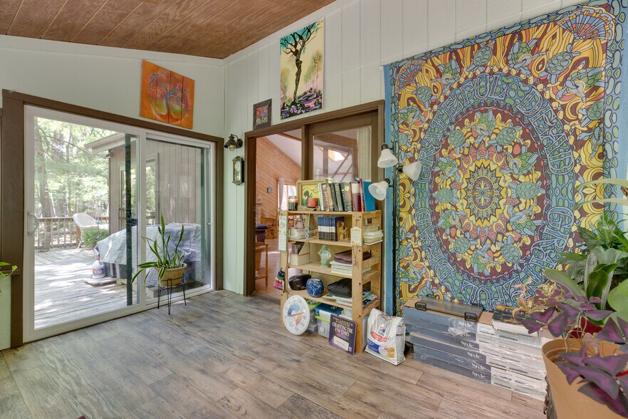 More Photos Of 11 Mountainside Dr, Berkeley Springs Specialty For Sale