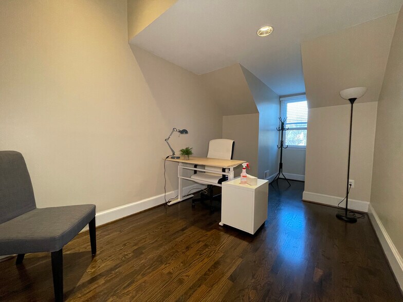 More Photos Of 123 N Henry St, Alexandria Office For Lease