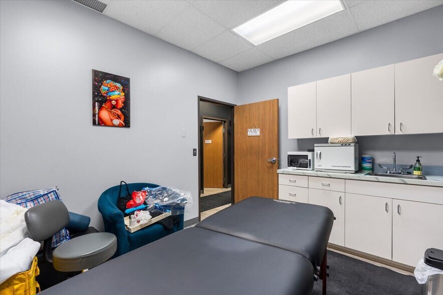 More Photos Of 28289-28315 Hoover Rd, Warren Medical For Lease