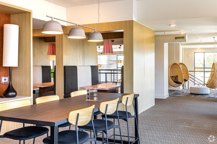 More Photos Of 701 Berkley Pky, Kansas City Apartments For Lease