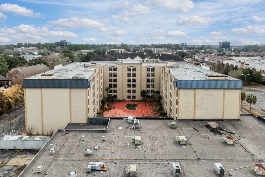 More Photos Of 1801 W Pinhook Rd, Lafayette Hotel For Sale