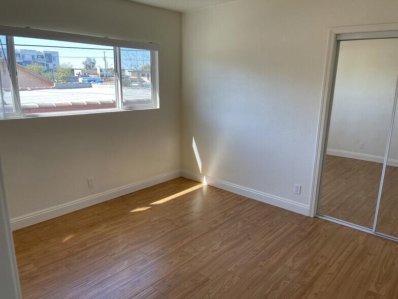 More Photos Of 426-428 W 77th St, Los Angeles Apartments For Sale