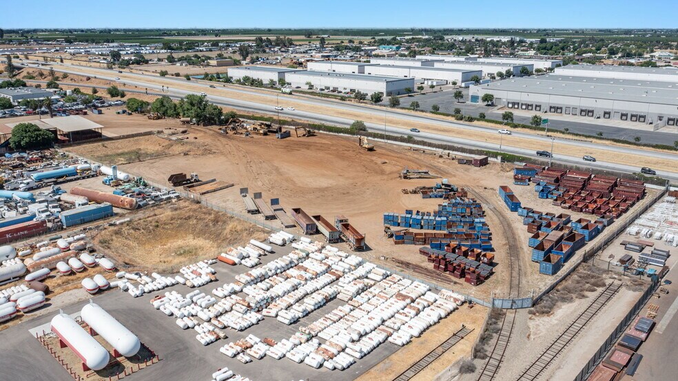 More Photos Of 2910 S Cherry Ave, Fresno Truck Terminal For Sale