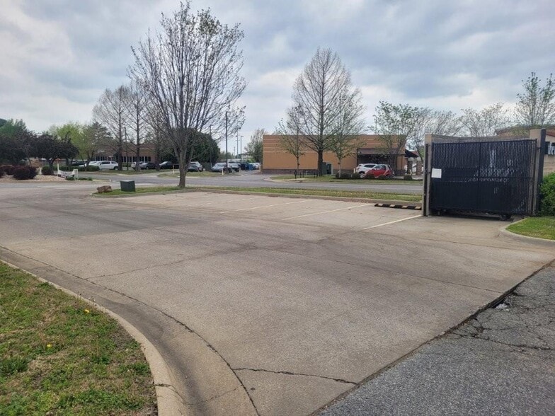 More Photos Of 301 SW 16th St, Bentonville Medical For Sale