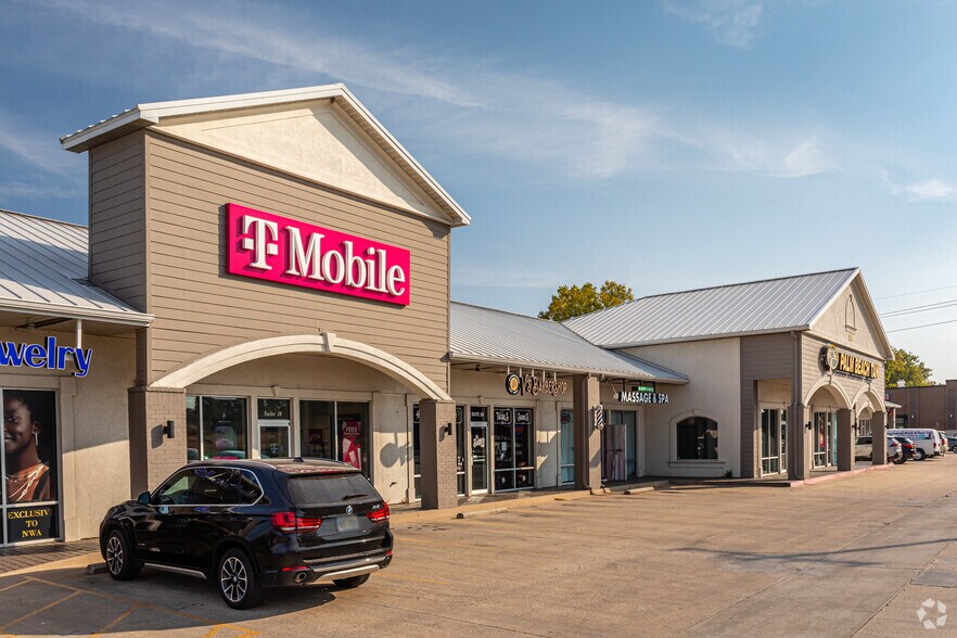 More Photos Of 100 SW 14th St, Bentonville Freestanding For Sale