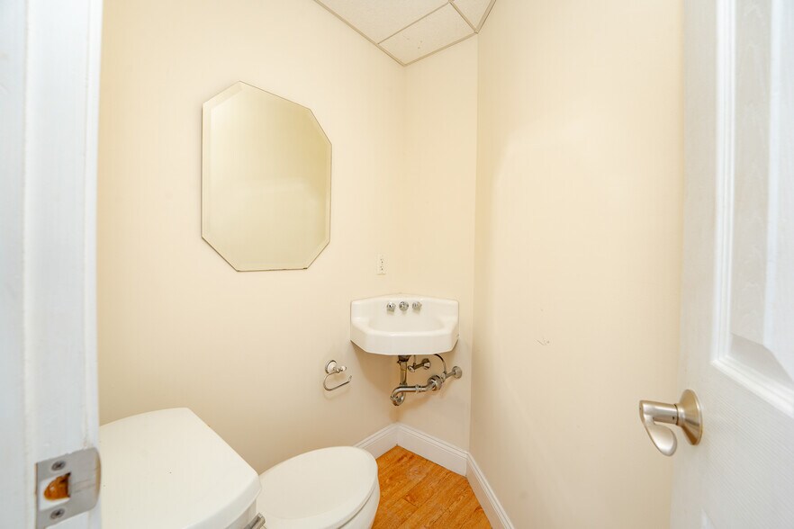 More Photos Of 98 New Rd, Somers Point Showroom For Sale
