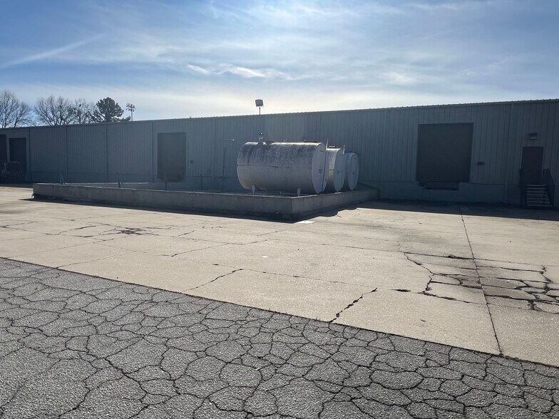 More Photos Of 1 Leggett Rd, Social Circle Warehouse For Lease