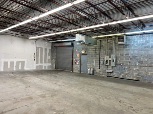 More Photos Of 5104 Reagan Dr, Charlotte Light Distribution For Lease