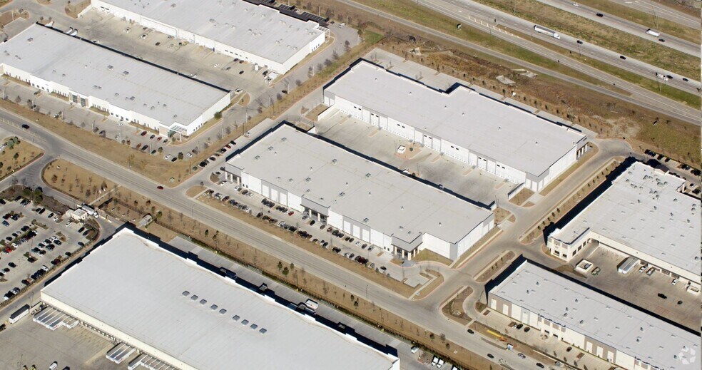 More Photos Of 15825 Impact Way, Pflugerville Distribution For Lease