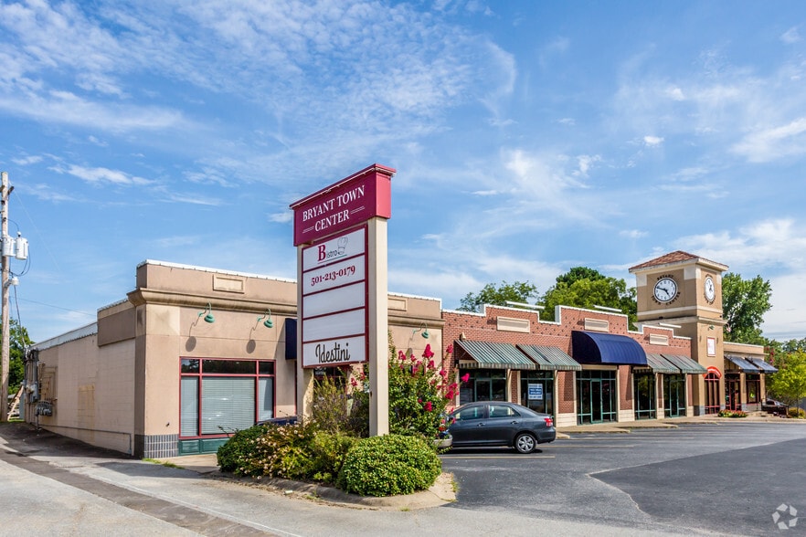 More Photos Of 304 Reynolds Rd, Bryant Freestanding For Lease