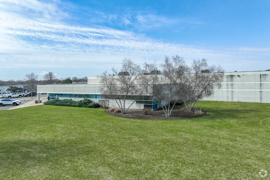 More Photos Of 3801 S Central Ave, Rockford Manufacturing For Lease