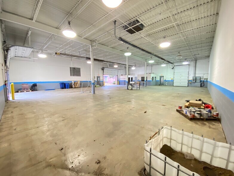 More Photos Of 38227 Western Pky, Willoughby Flex For Lease