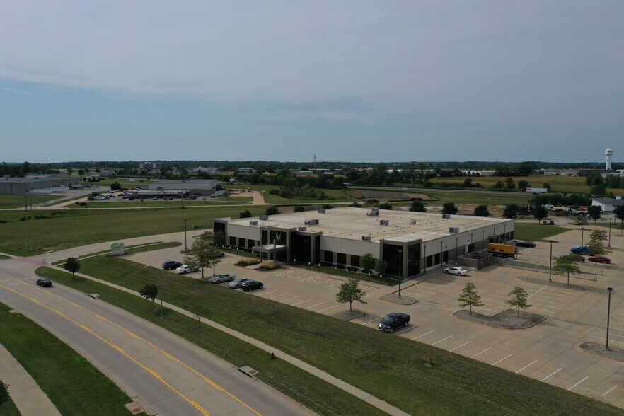 More Photos Of 1450 N Center Point Rd, Hiawatha Office For Lease