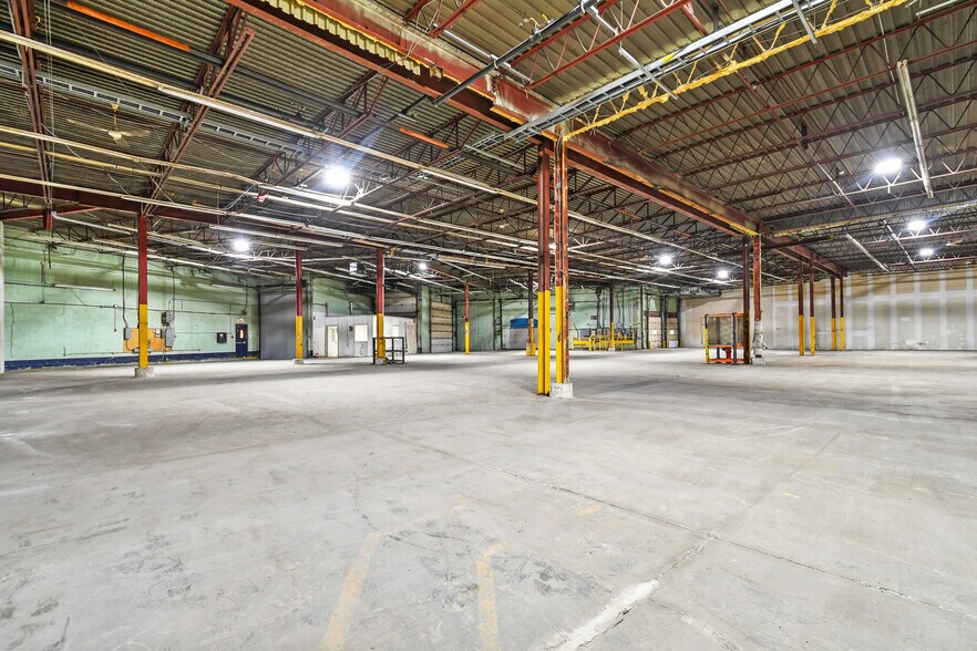 More Photos Of 215 Av Marien, Montréal Industrial For Sale