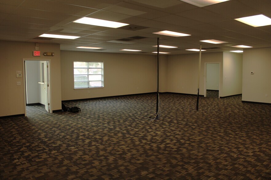 More Photos Of 499 Jessen Ln, Charleston Industrial For Lease