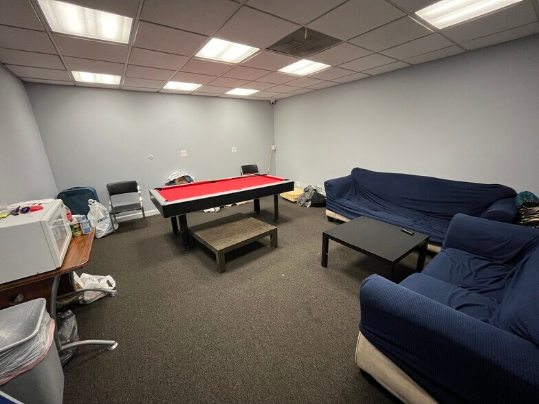 More Photos Of 825 Seegers Rd, Des Plaines Industrial For Sale