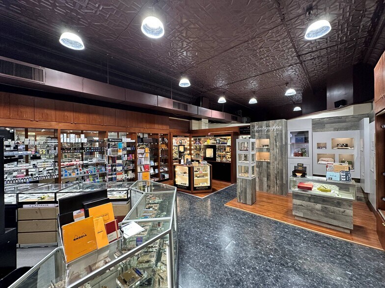 More Photos Of 10 Warren St, New York Apartments For Sale