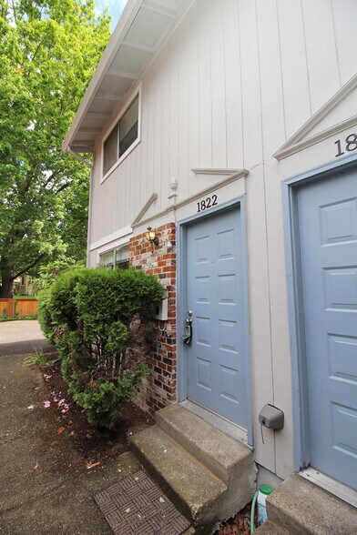 More Photos Of 1822 SE Ash St, Portland Multifamily For Sale